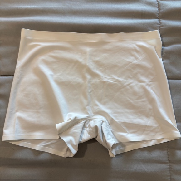 Bootie Short Lot - Picture 2 of 3